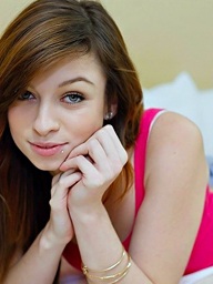 :: Teamskeet.com presents Naveen Ora close to Pitcher Smoking Hottie Loves Gumshoe ::